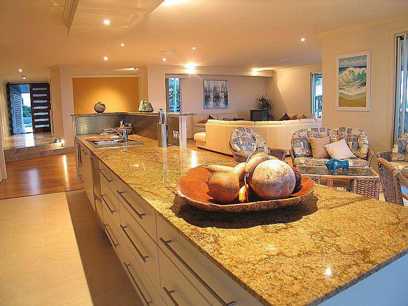 10 WALTER CRESCENT, Banora Point NSW 2486