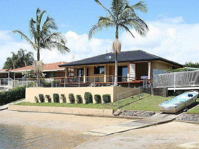 3 CAPTAINS WAY, Banora Point NSW 2486