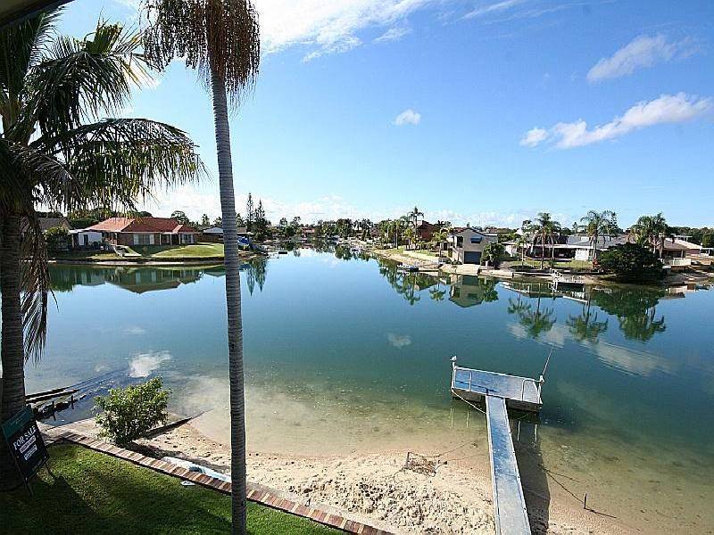 15 SHEARWATER PARADE, Tweed Heads NSW 2485