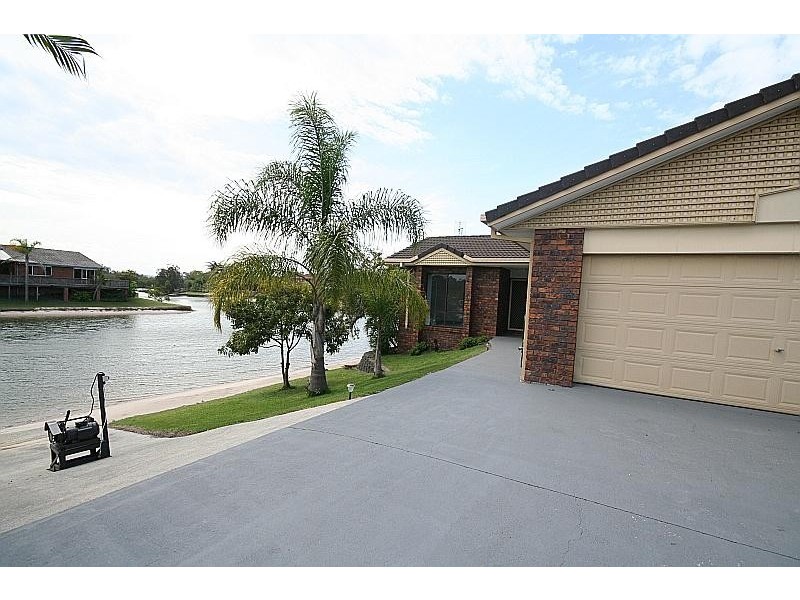 11 TATTLER COURT, Tweed Heads West NSW 2485
