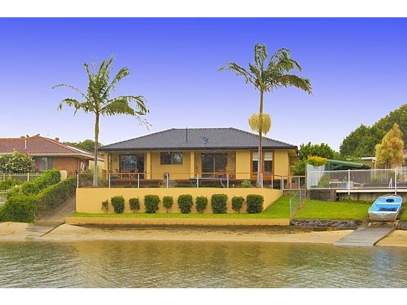 3 CAPTAINS WAY, Banora Point NSW 2486