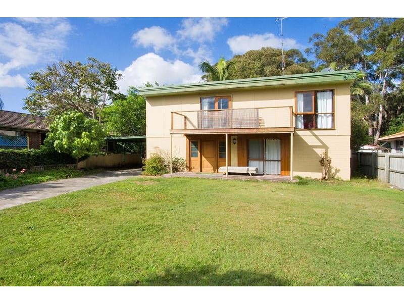 17 ACACIA STREET, Tweed Heads South NSW 2486