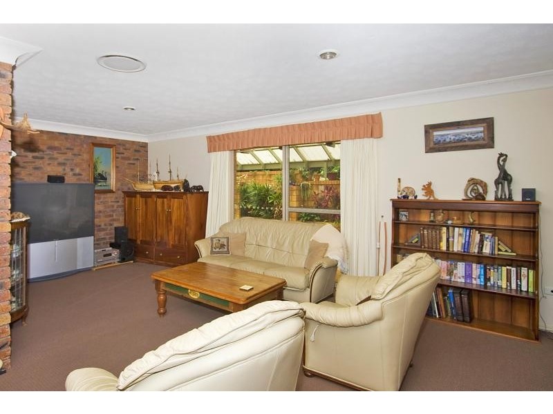 11 Jarrah Place, Banora Point NSW 2486