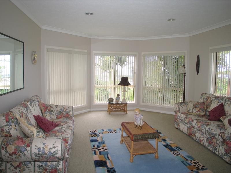 19 Seaview Road, Banora Point NSW 2486