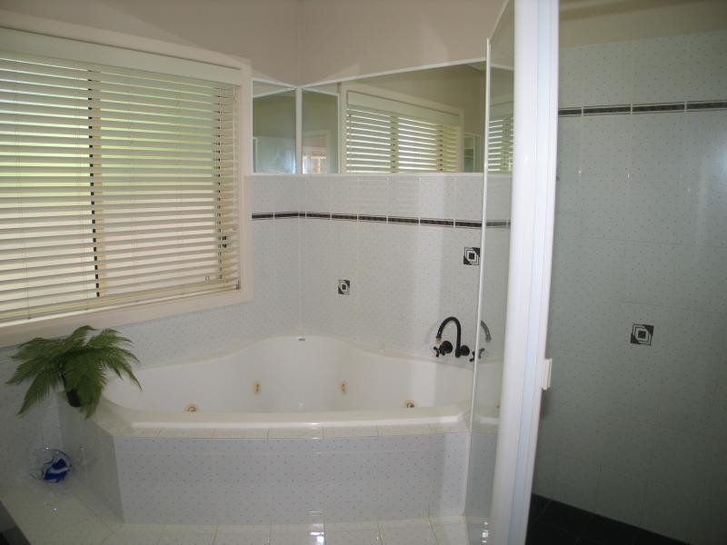 19 Seaview Road, Banora Point NSW 2486