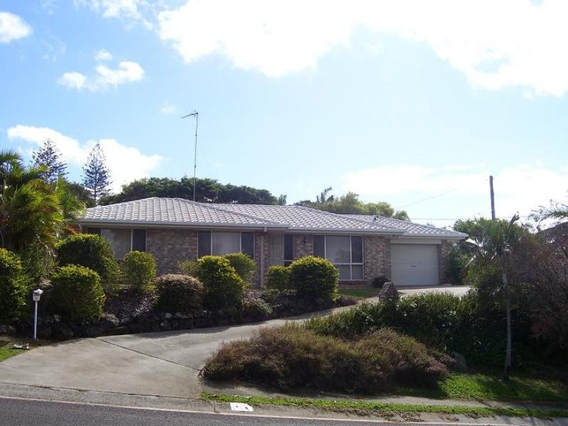 31 Martinelli Avenue, Banora Point NSW 2486