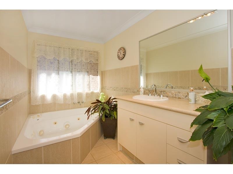 9 Tyrone Terrace, Banora Point NSW 2486