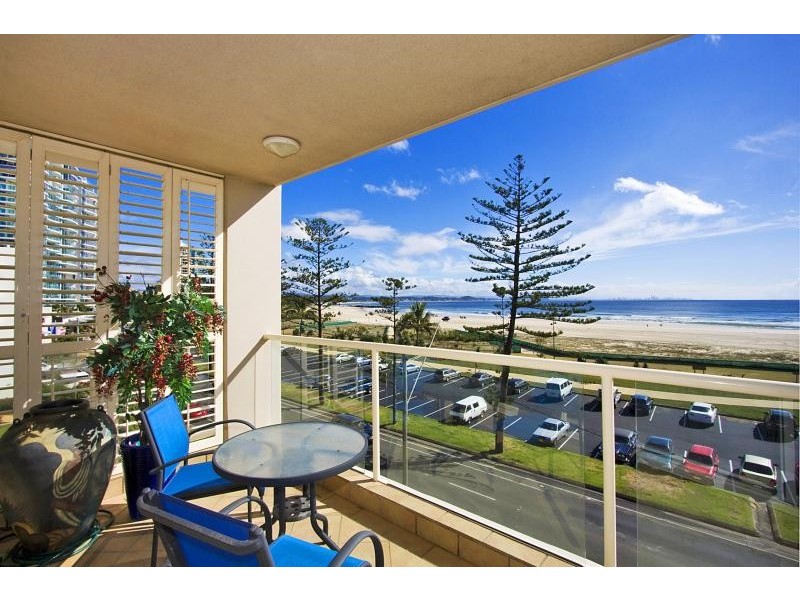4/136 Marine Parade, Coolangatta QLD 4225