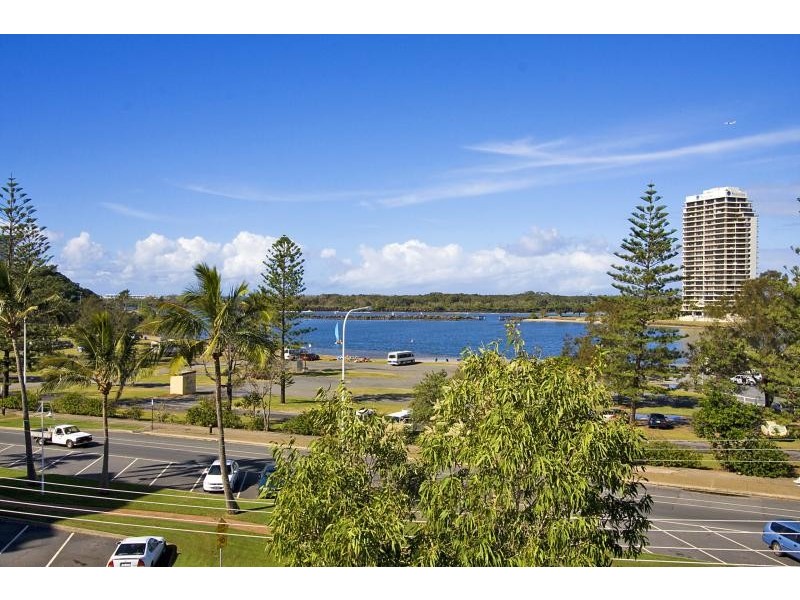 4/136 Marine Parade, Coolangatta QLD 4225
