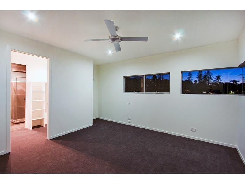 2/80 Stapylton Street, Coolangatta QLD 4225