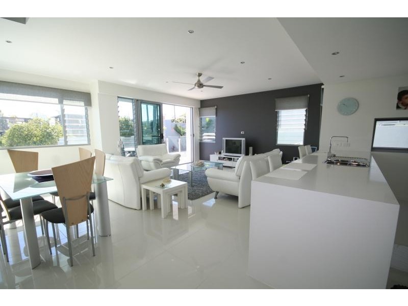 2/80 Stapylton Street, Coolangatta QLD 4225