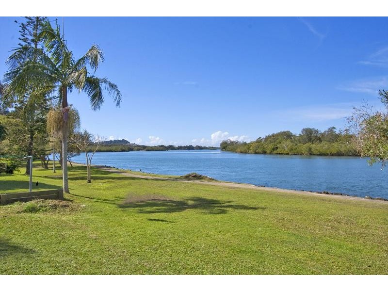 37 Sunset Boulevard, Tweed Heads West NSW 2485