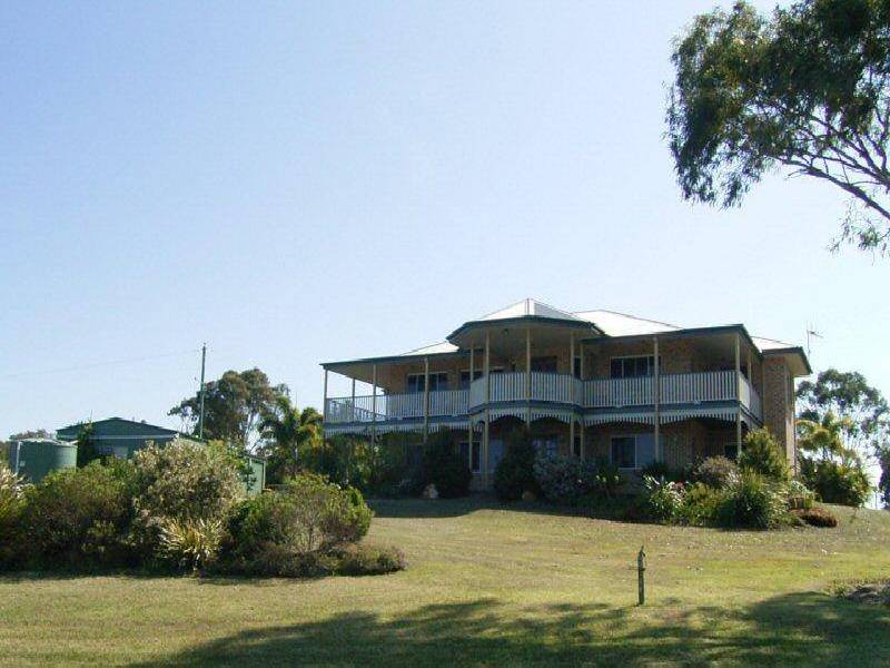 25 FRANCIS AVENUE, Booral QLD 4655