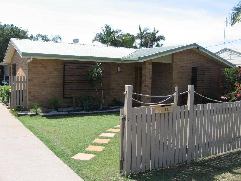 42 LIMPUS STREET, Urangan QLD 4655