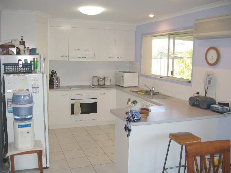 14 HYPERNO ROAD, Point Vernon QLD 4655