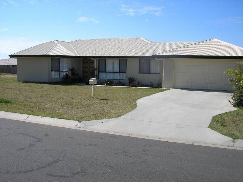 11 CROMDALE CCT, Kawungan QLD 4655