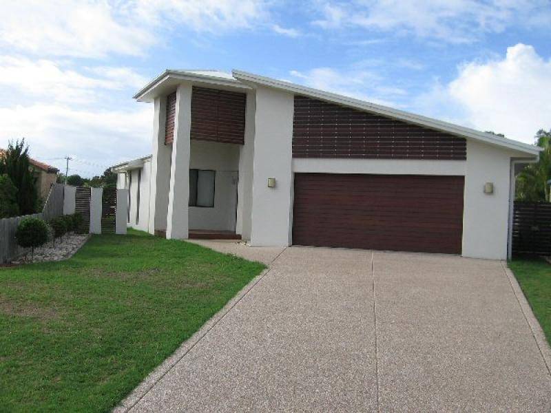 12 BANKS COURT, Torquay QLD 4655