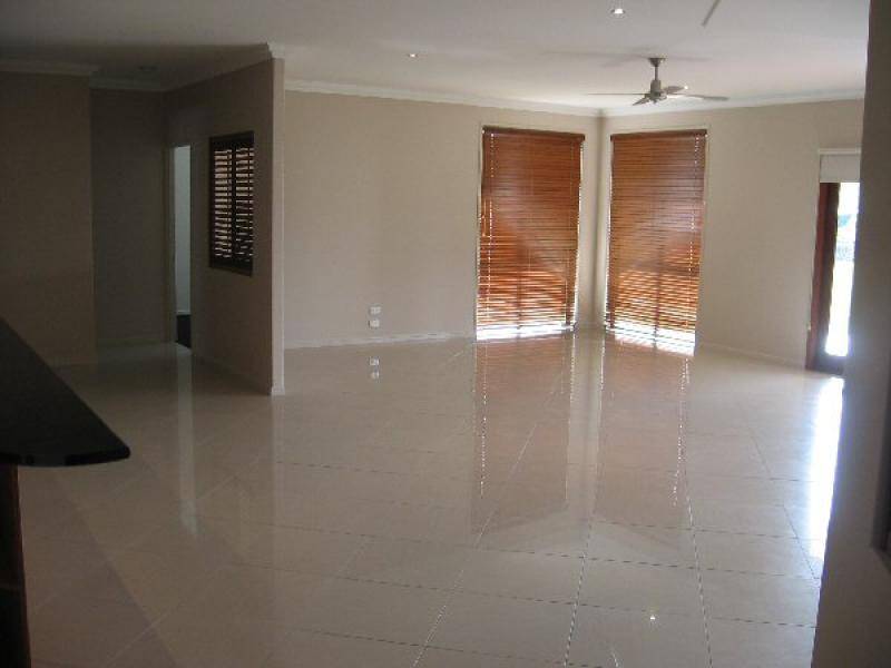 12 BANKS COURT, Torquay QLD 4655