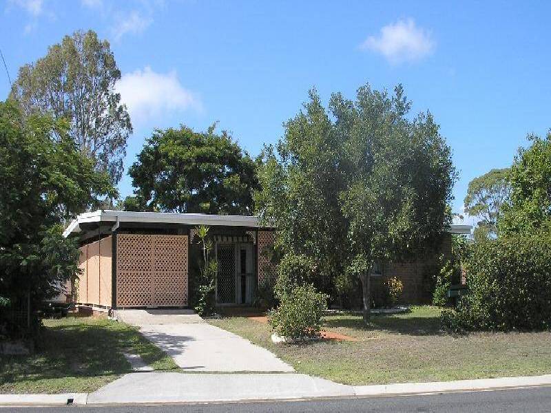 4 HANSEN STREET, Urangan QLD 4655