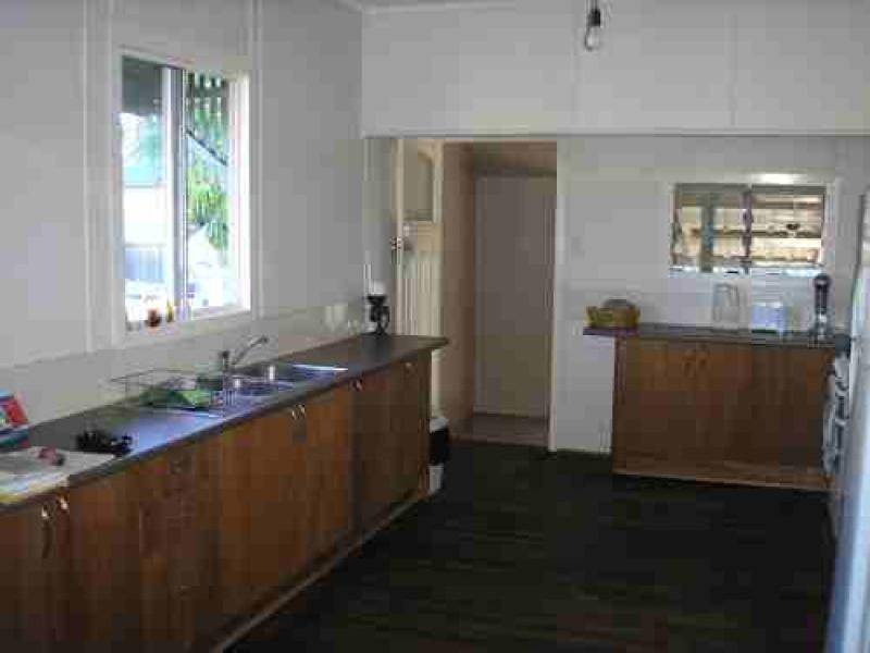 14 KING STREET, Urangan QLD 4655