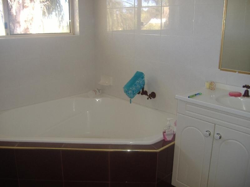 4 Winston Court, Dundowran Beach QLD 4655