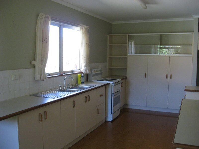 82 LONG STREET, Point Vernon QLD 4655
