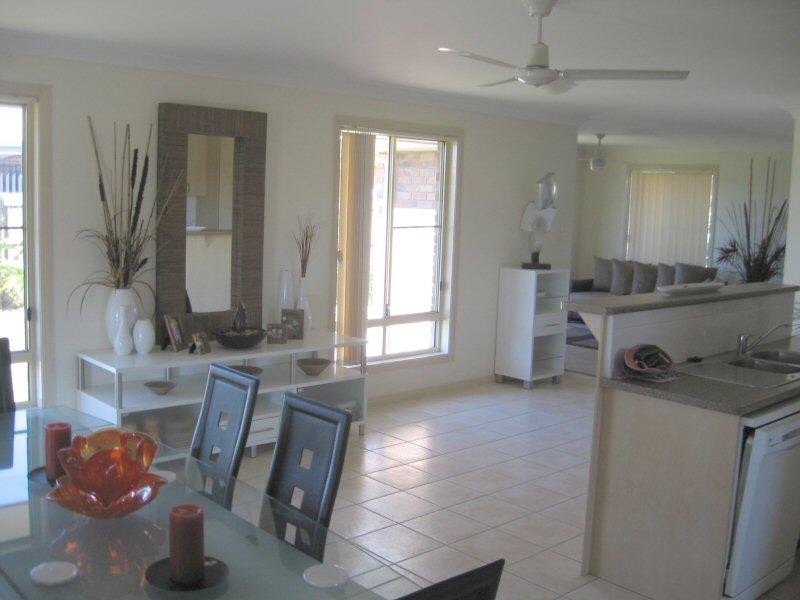 6 BENSON CLOSE, Urraween QLD 4655