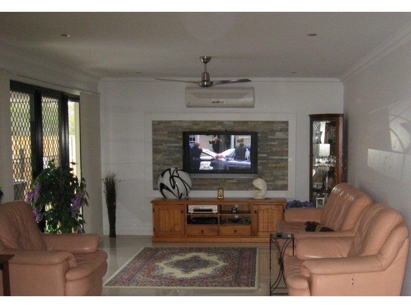 17 BAY BREEZE CLOSE, Wondunna QLD 4655