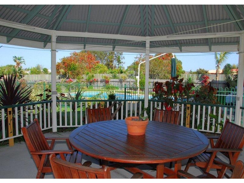 11 MOOLYYIR STREET, Urangan QLD 4655