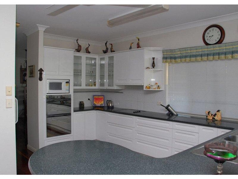 11 MOOLYYIR STREET, Urangan QLD 4655