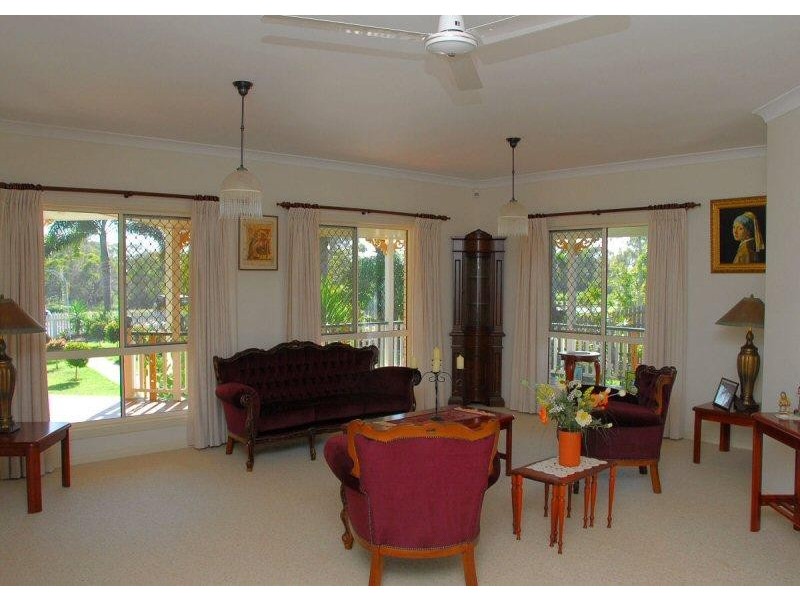 11 MOOLYYIR STREET, Urangan QLD 4655