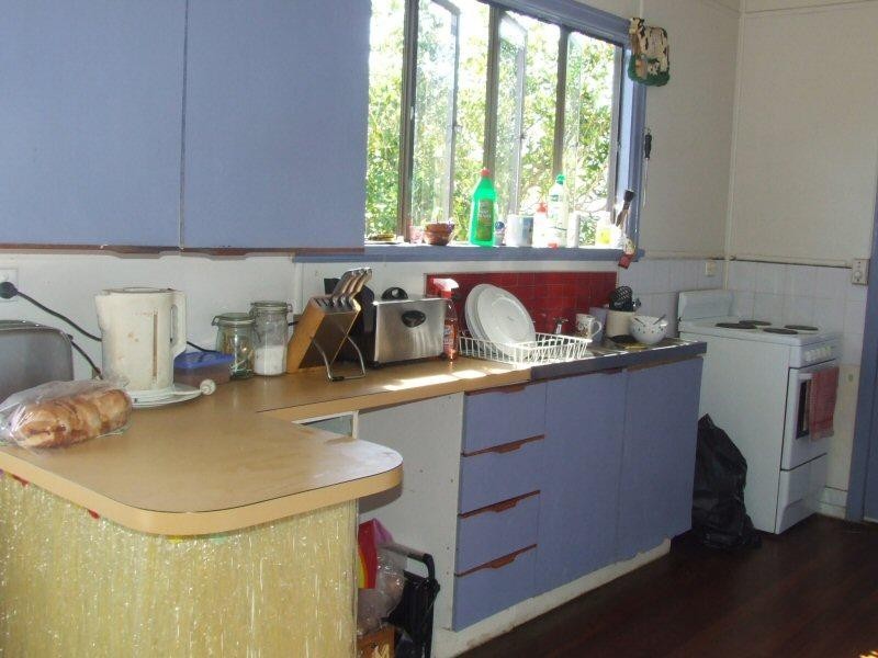 16 PILOT STREET, Urangan QLD 4655