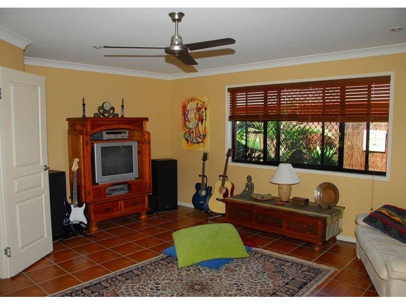 11 Layde Court, Urangan QLD 4655