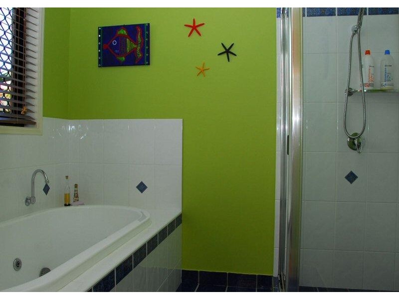 11 Layde Court, Urangan QLD 4655