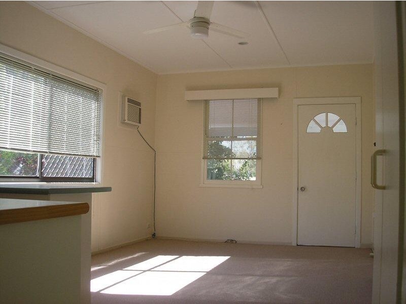 26 SPENCE STREET, Point Vernon QLD 4655