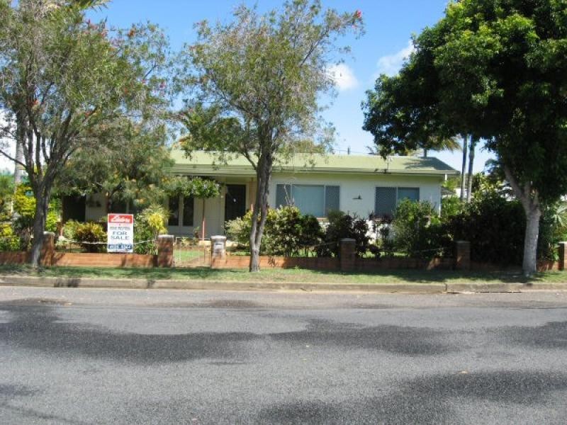 213 CYPRESS STREET, Urangan QLD 4655