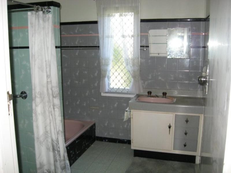 213 CYPRESS STREET, Urangan QLD 4655