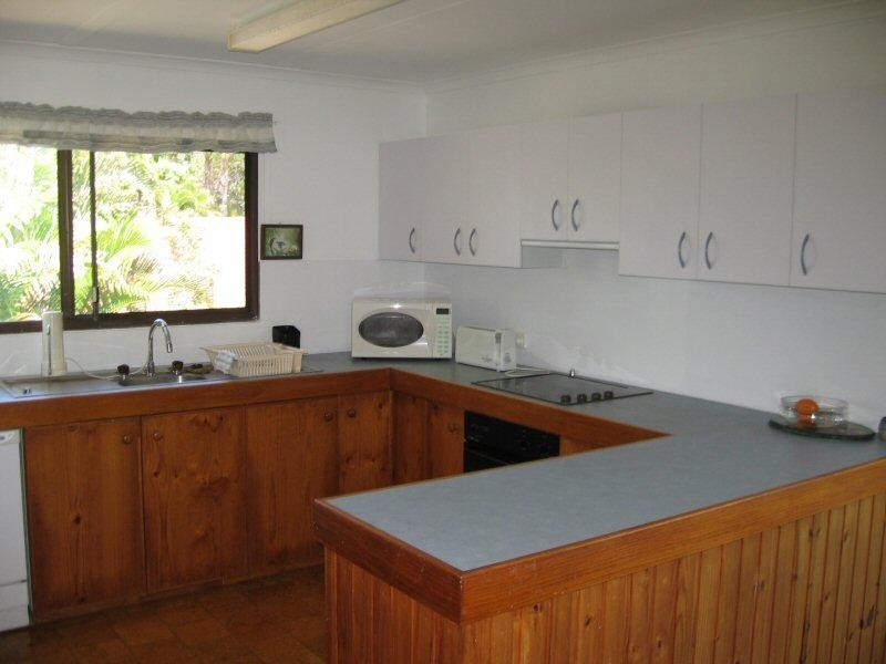 15 FLINDERS STREET, Point Vernon QLD 4655