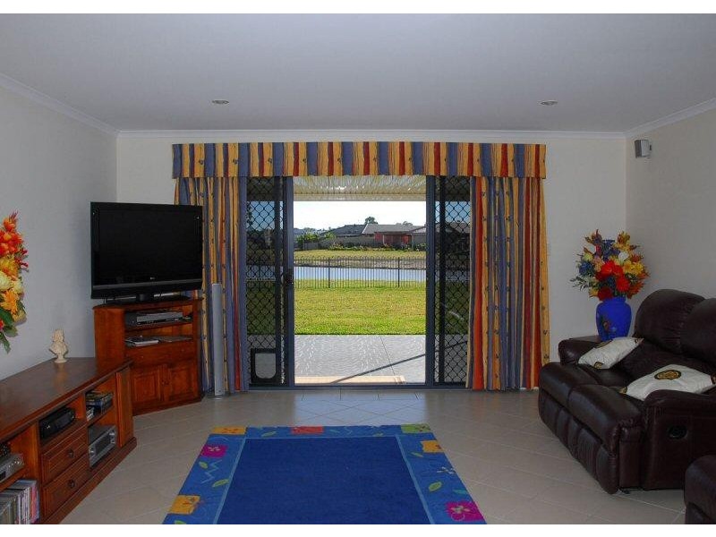 12 BRONTON WAY, Point Vernon QLD 4655