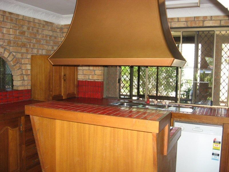 20 STEWART STREET, Urangan QLD 4655