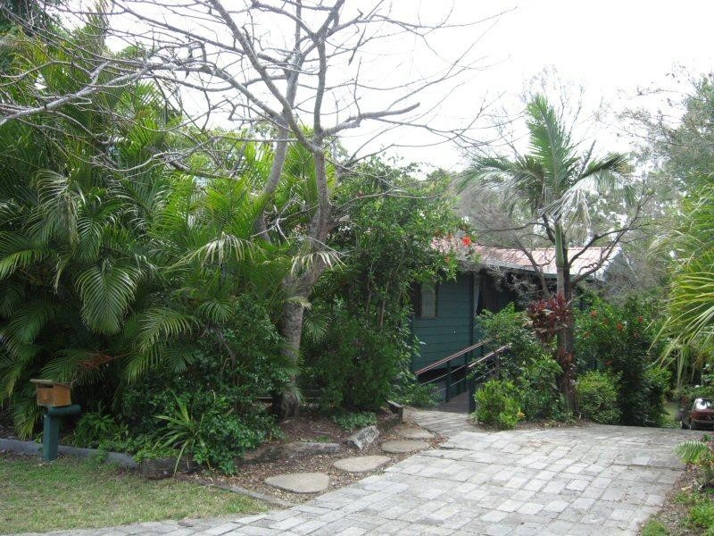 8 BARRY STREET, Torquay QLD 4655