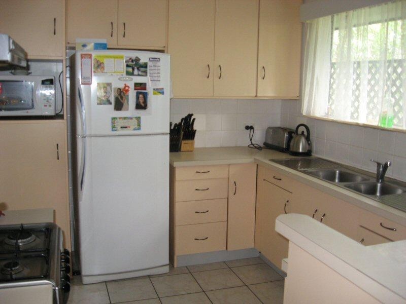 8 BARRY STREET, Torquay QLD 4655