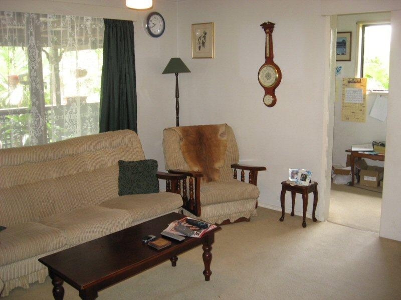 8 BARRY STREET, Torquay QLD 4655