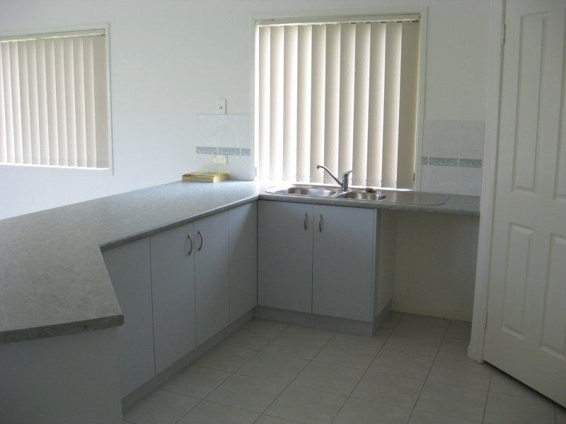 13 BARRY STREET, Torquay QLD 4655