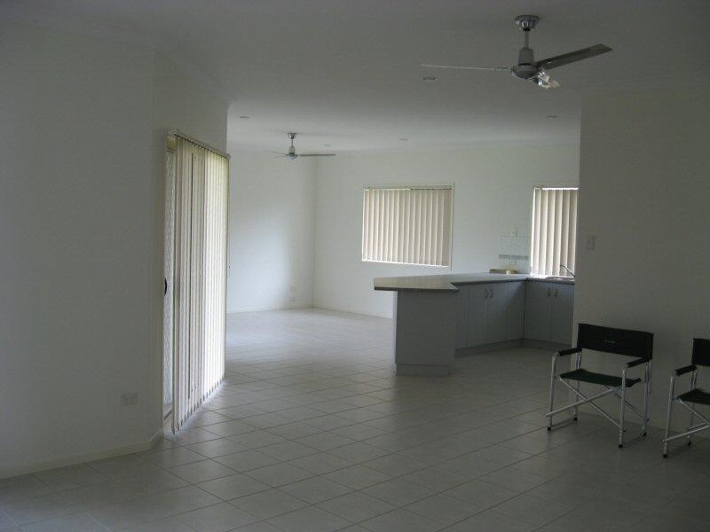 13 BARRY STREET, Torquay QLD 4655