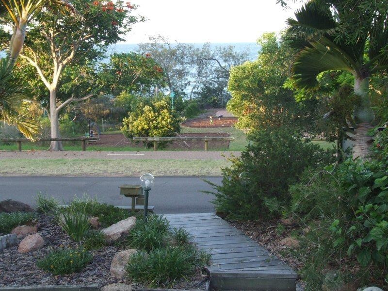 77 Esplanade, Point Vernon QLD 4655