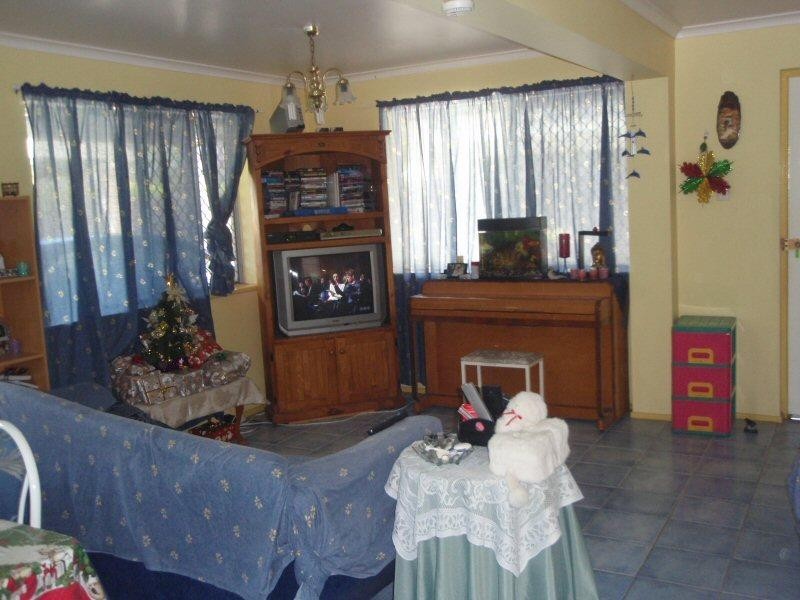 42 LONG STREET, Point Vernon QLD 4655