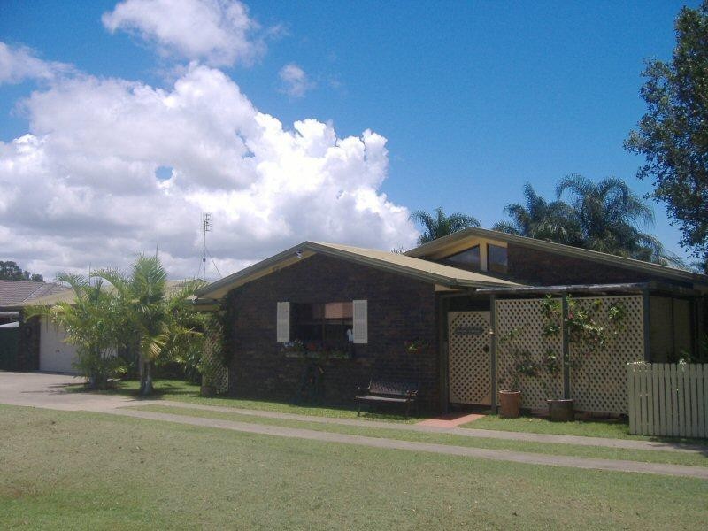 3 MOOLYYIR STREET, Urangan QLD 4655