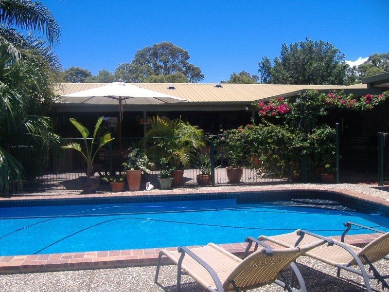 3 MOOLYYIR STREET, Urangan QLD 4655