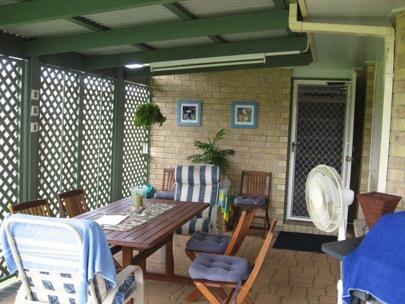 52 MOOLYYIR STREET, Urangan QLD 4655